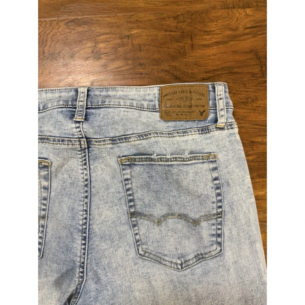 American Eagle Jeans Mens 34x32 Actual Blue  Distressed Denim Holes